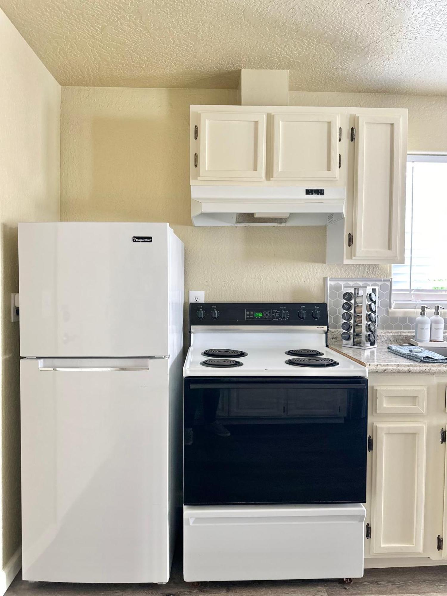 Near Downtown- Kitchen-Washerdryer-Parking Медфорд Екстериор снимка